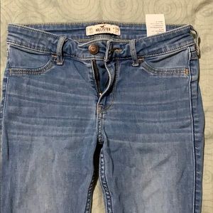 Hollister medium wash jeggings, size 0S W24 L27.